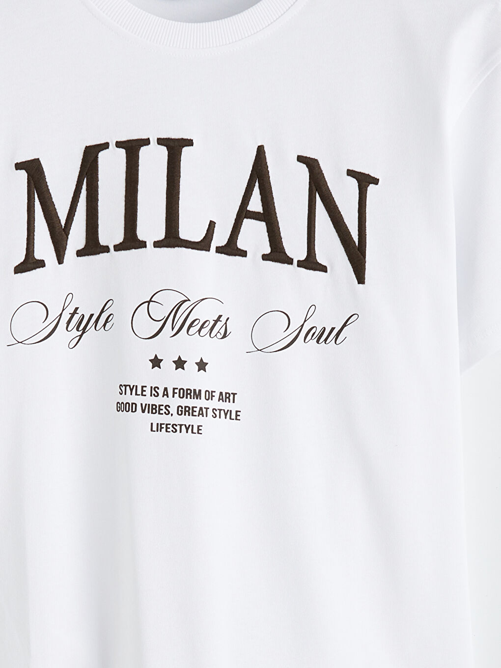 Ekru Bisiklet Yaka Milan Nakışlı Kadın Tişört-1