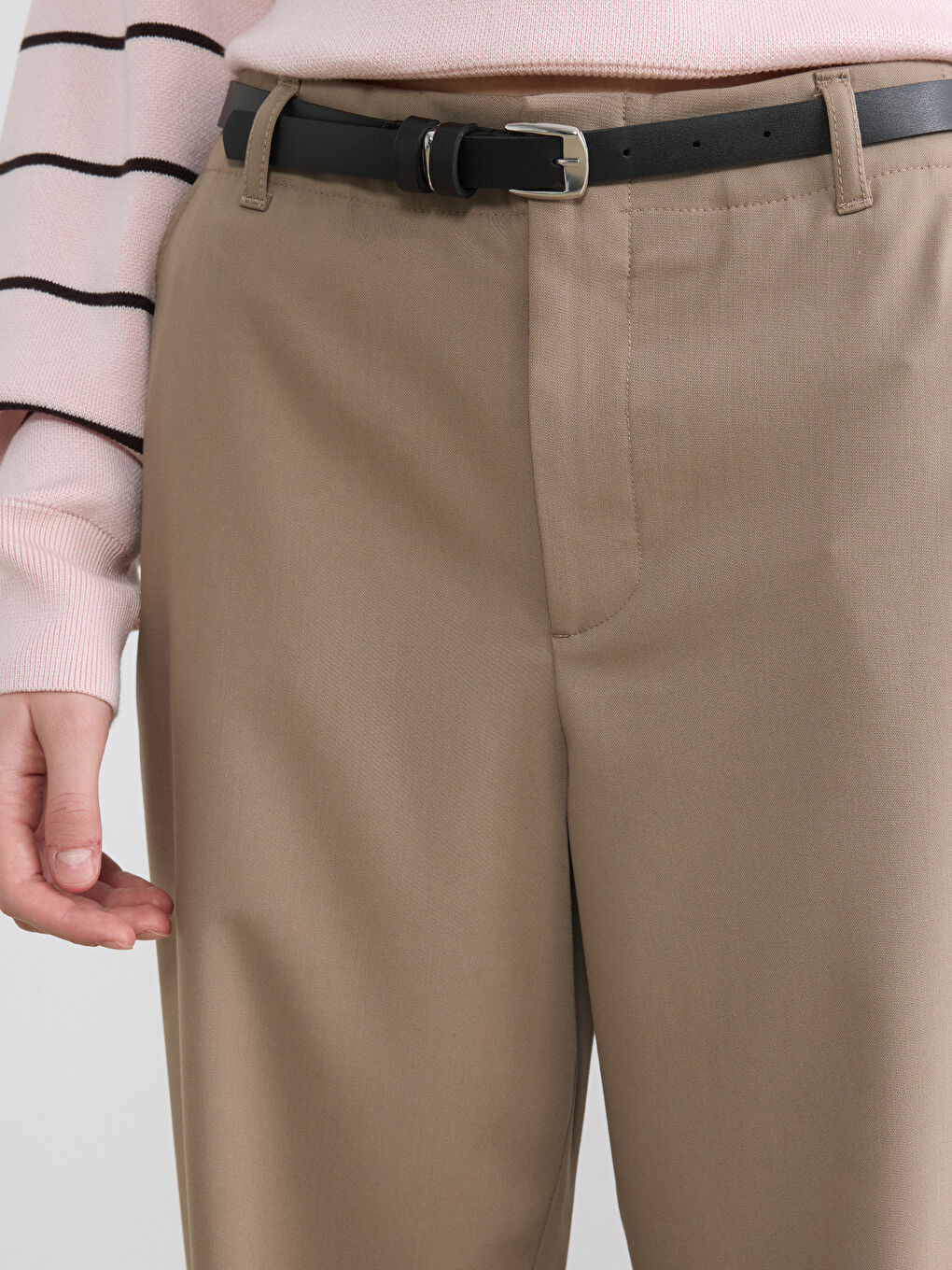 Kahverengi Beli Kemerli Standart Fit Kadın Kumaş Pantolon-2