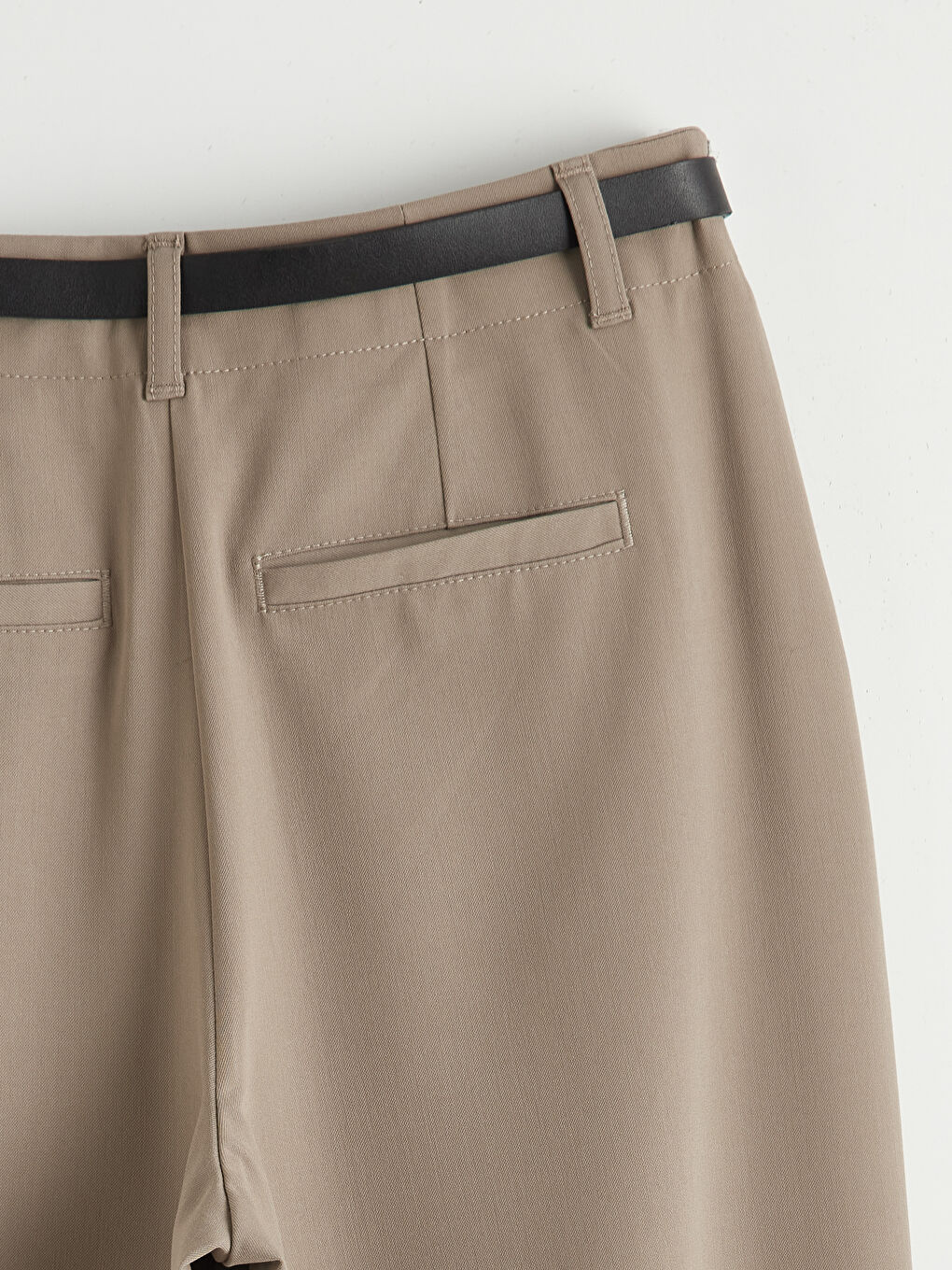 Kahverengi Beli Kemerli Standart Fit Kadın Kumaş Pantolon-1