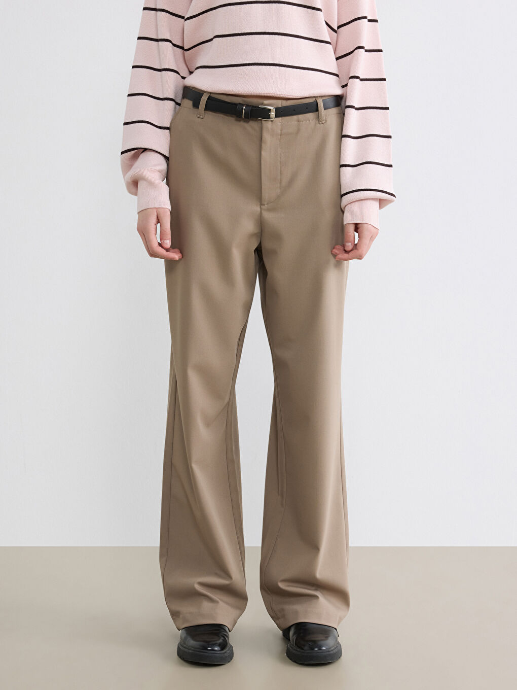 Kahverengi Beli Kemerli Standart Fit Kadın Kumaş Pantolon-1