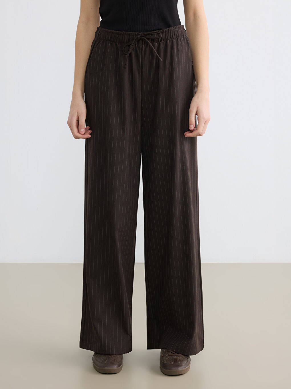 Kahverengi Beli Lastikli Çizgili Geniş Paça Kadın Pantolon-1