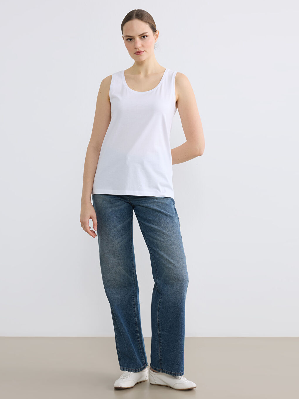 Beyaz U Yaka Kadın Atlet-1