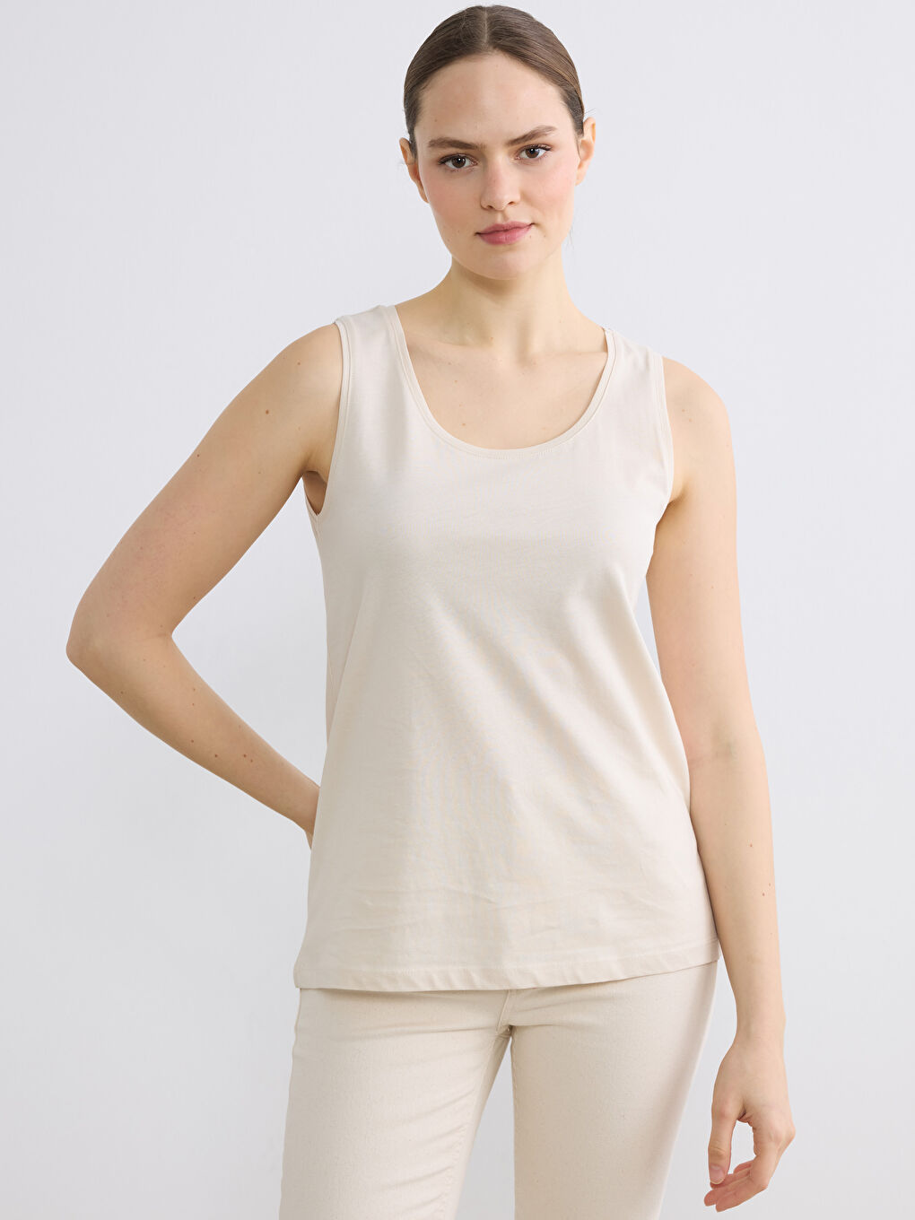 Bej U Yaka Kadın Atlet