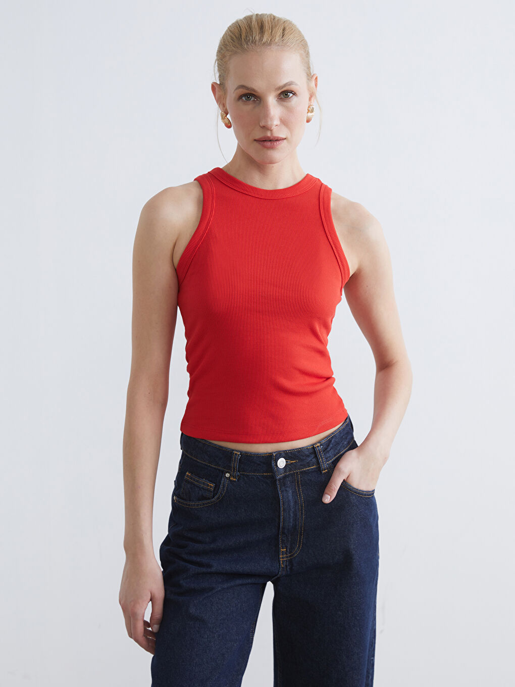 Kırmızı Bisiklet Yaka Kadın Atlet