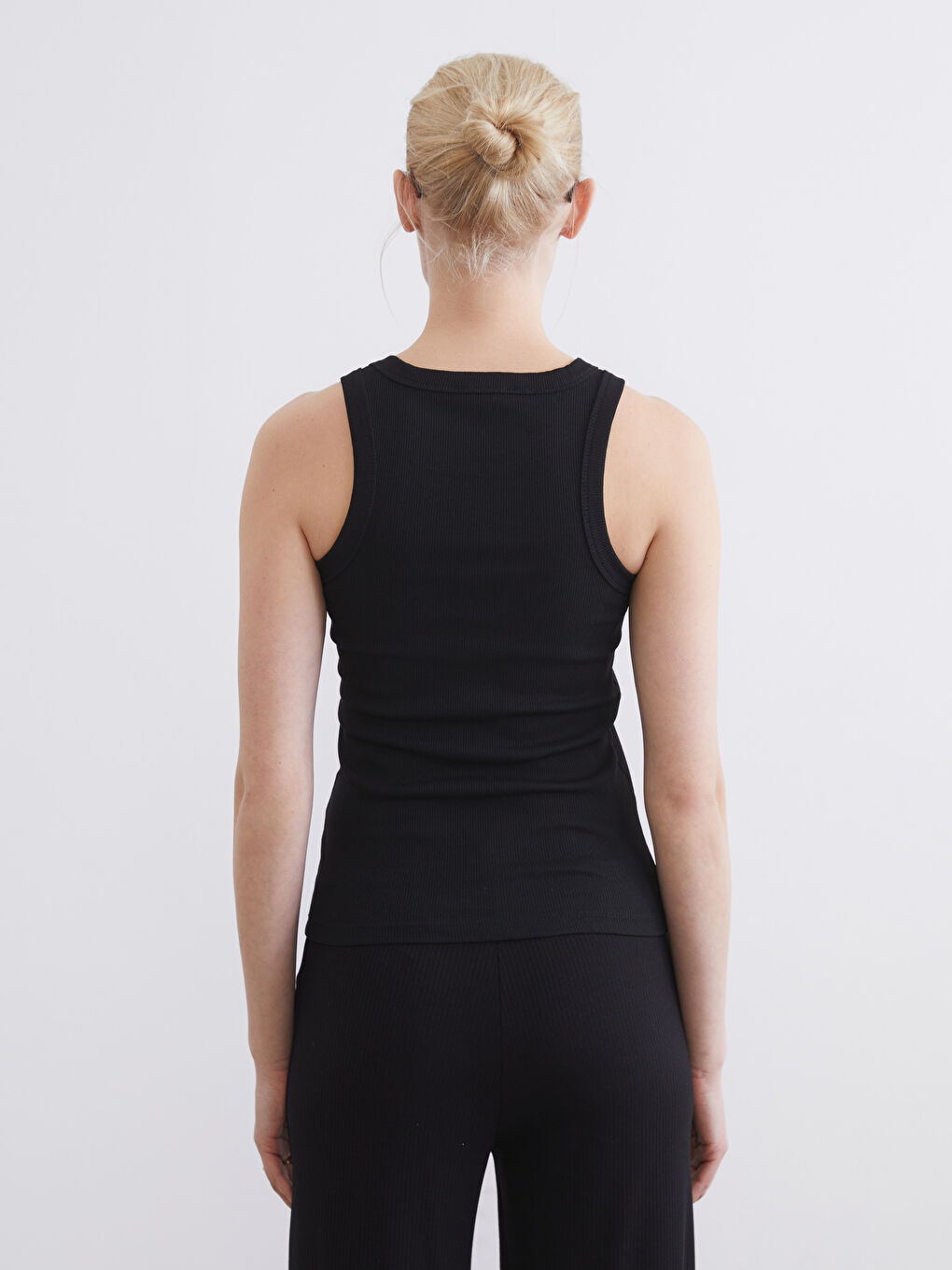 Siyah Halter Yaka Fitilli Kadın Atlet-3