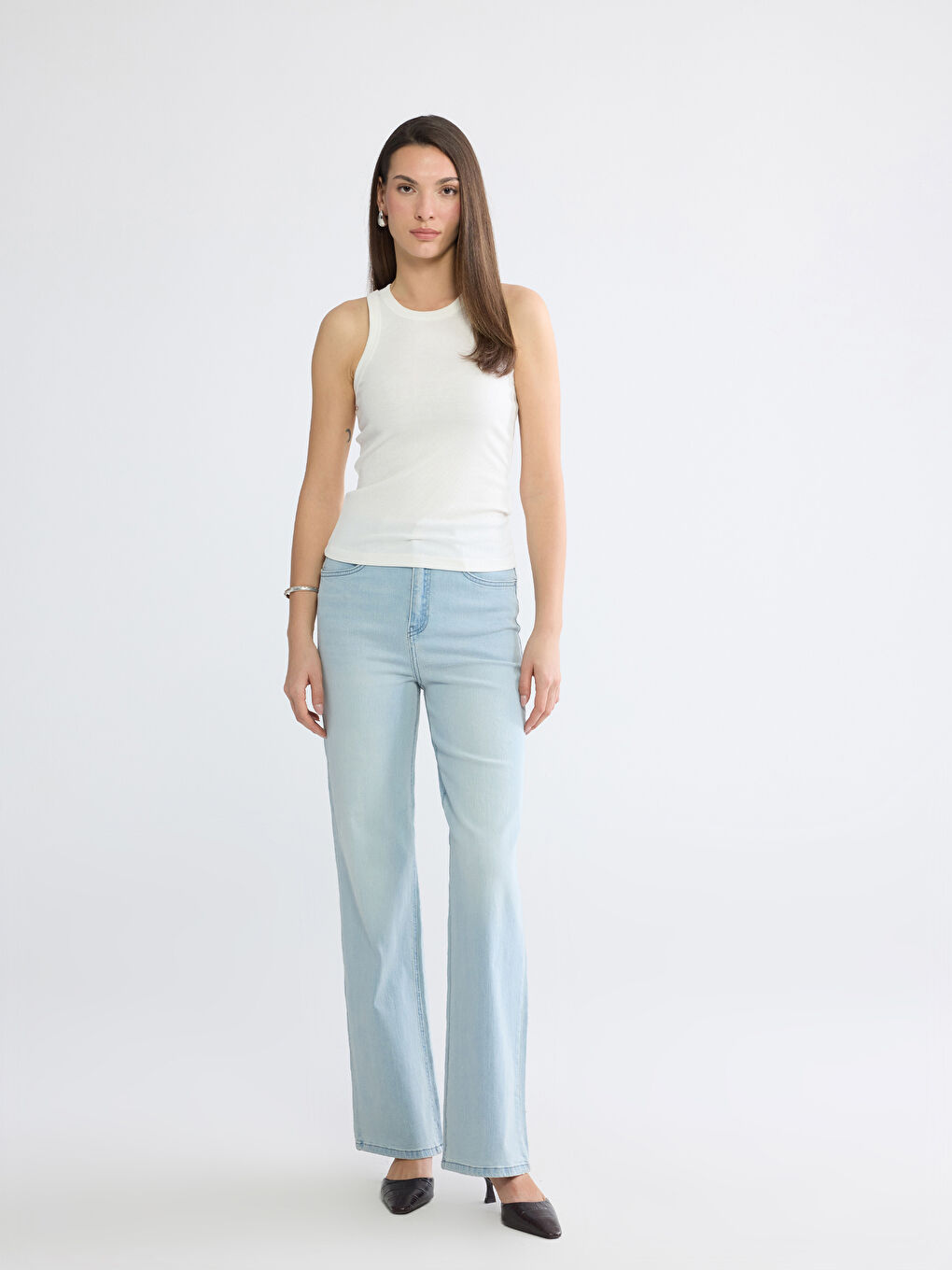 Beyaz Halter Yaka Fitilli Kadın Atlet-1