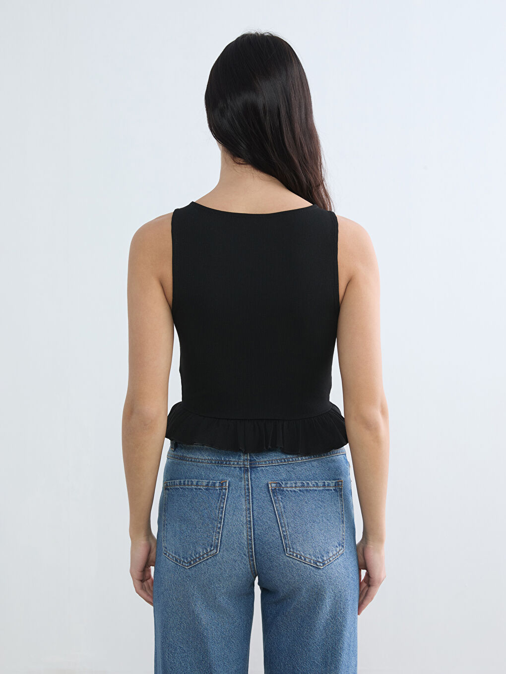 Siyah Bisiklet Yaka Fırfırlı Kadın Atlet-3