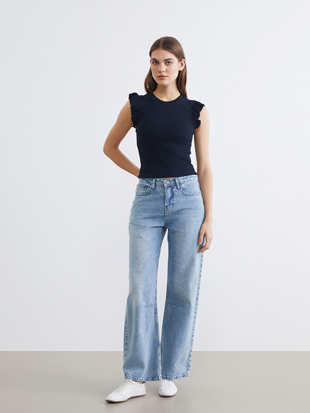 Lacivert Bisiklet Yaka Fırfırlı Kadın Atlet-1