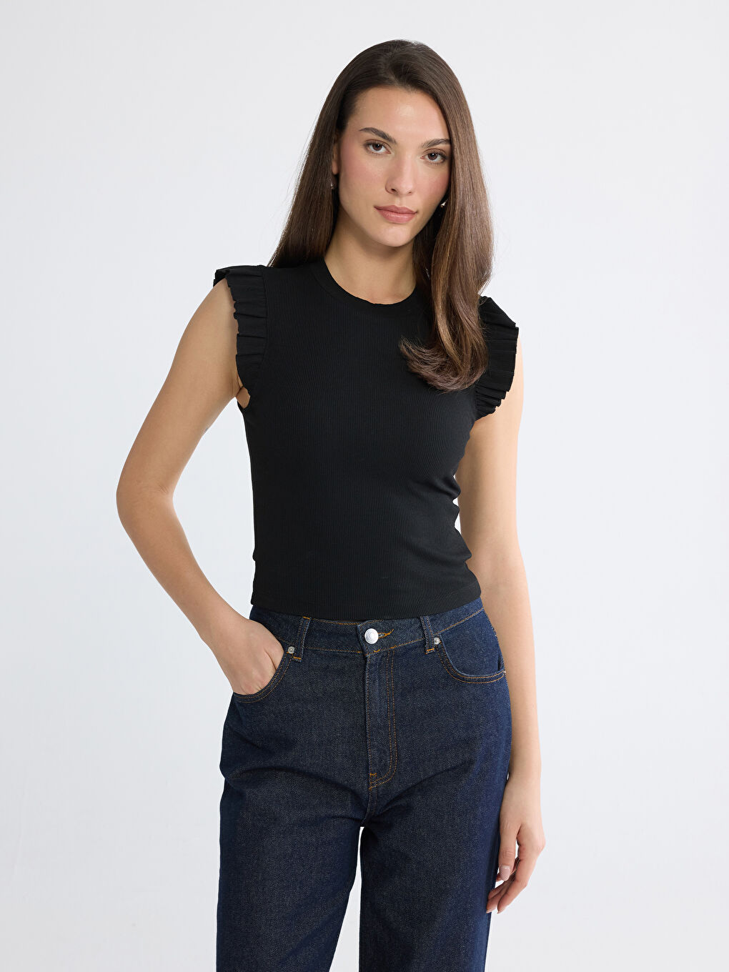 Siyah Bisiklet Yaka Fırfırlı Kadın Atlet