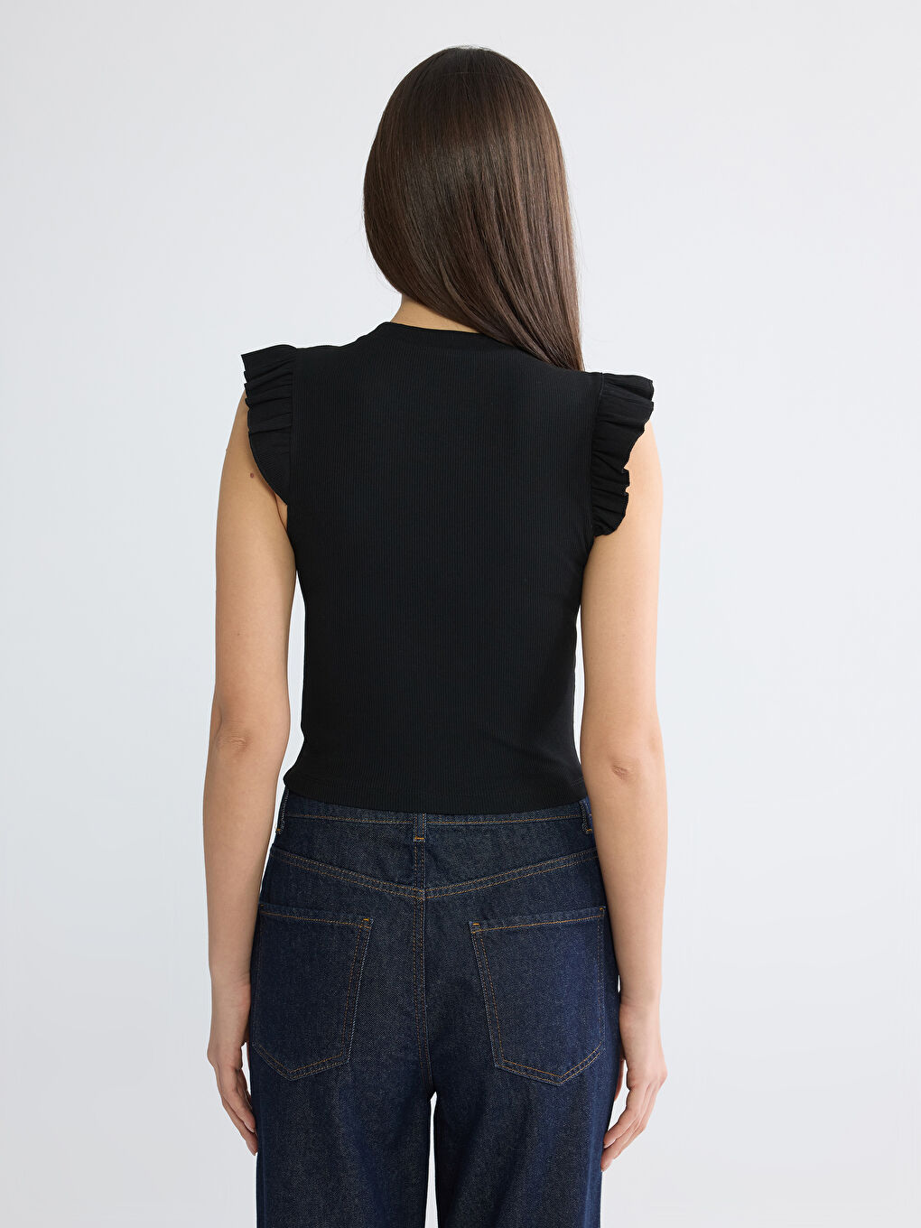 Siyah Bisiklet Yaka Fırfırlı Kadın Atlet-3