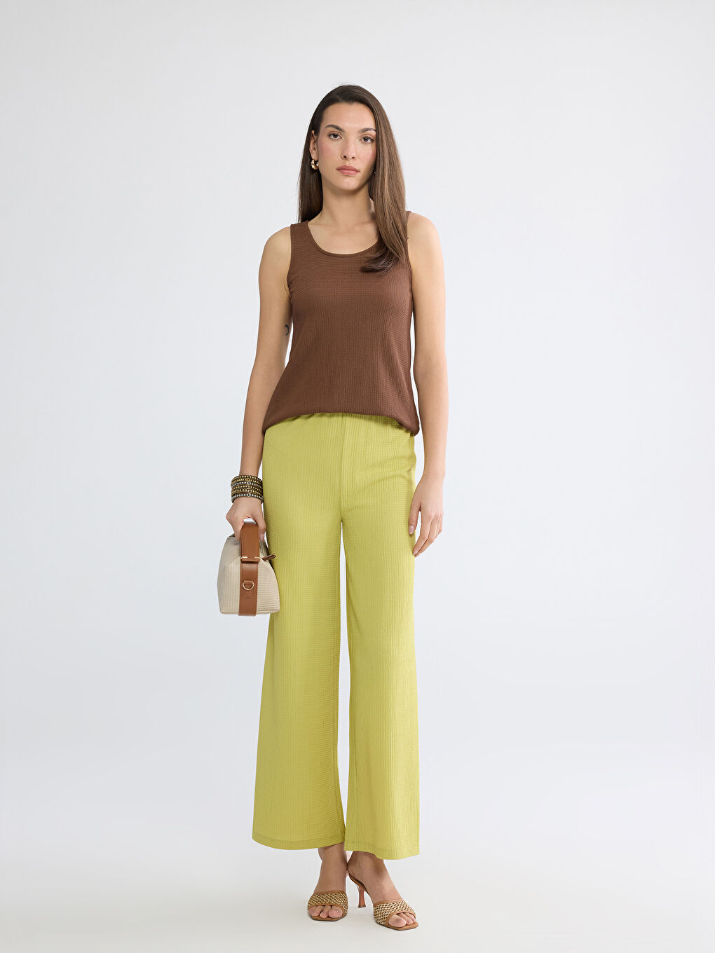 Kahverengi U Yaka Dokulu Kadın Atlet-1