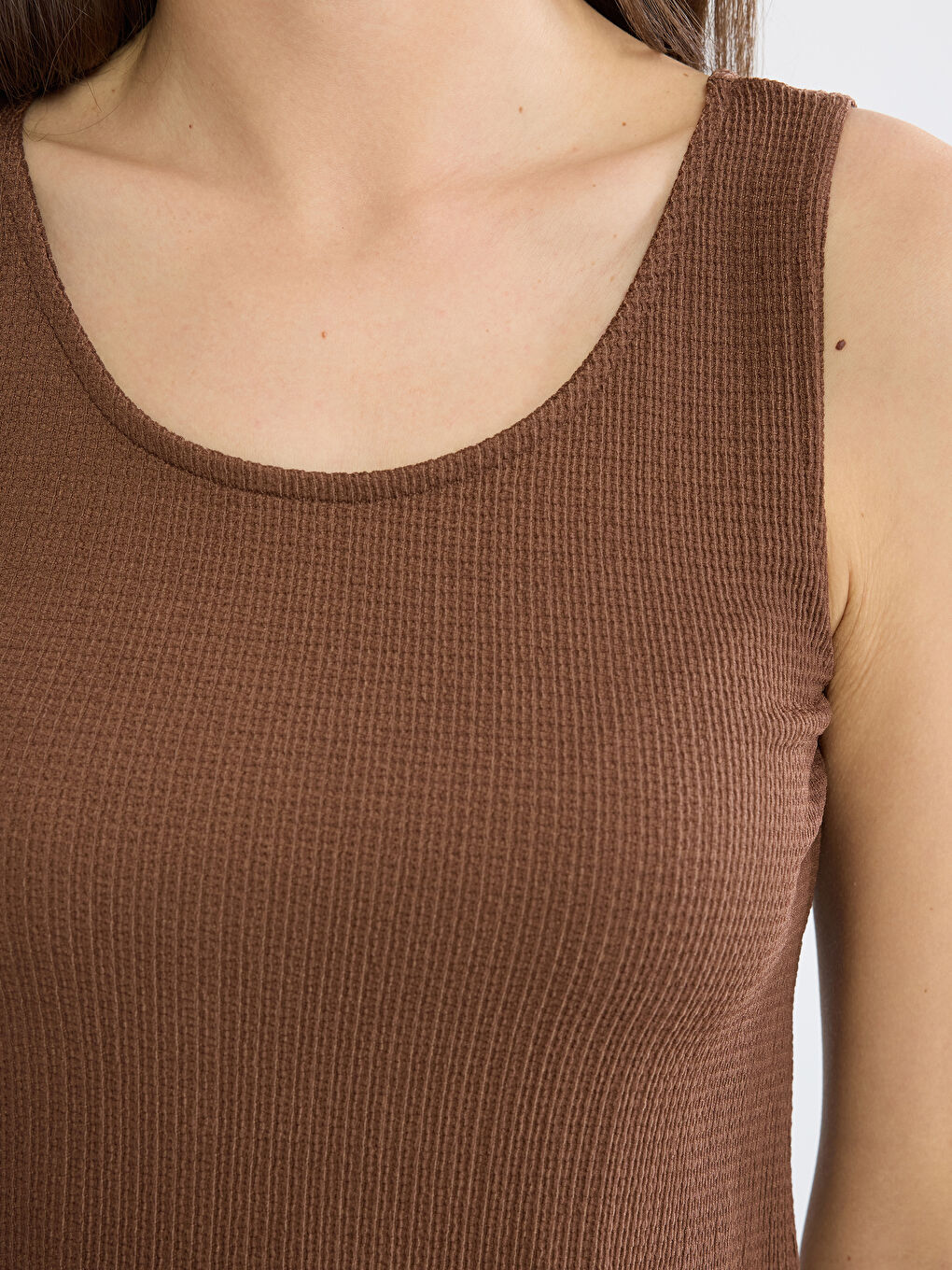 Kahverengi U Yaka Dokulu Kadın Atlet-2