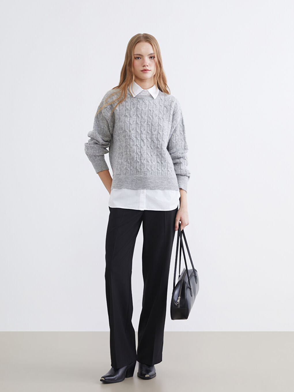 Siyah  Standart Fit İspanyol Paça Kadın Pantolon