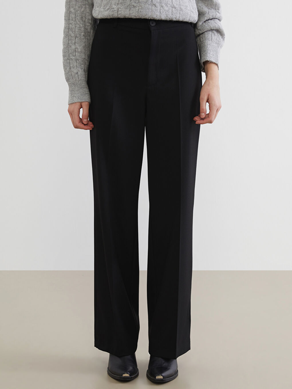 Siyah  Standart Fit İspanyol Paça Kadın Pantolon-1