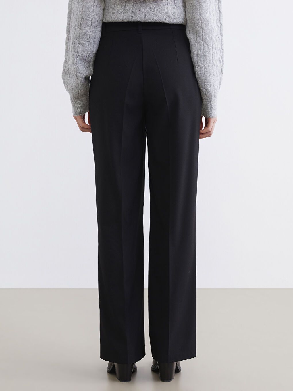 Siyah  Standart Fit İspanyol Paça Kadın Pantolon-3