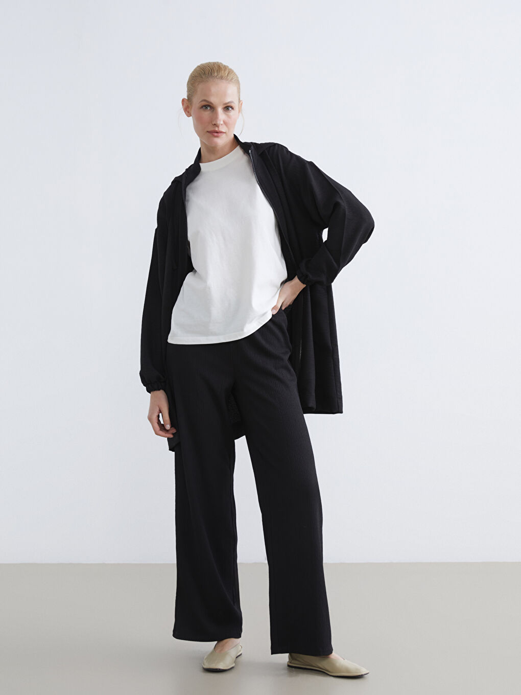 Siyah Beli Lastikli Dokulu Kadın Pantolon