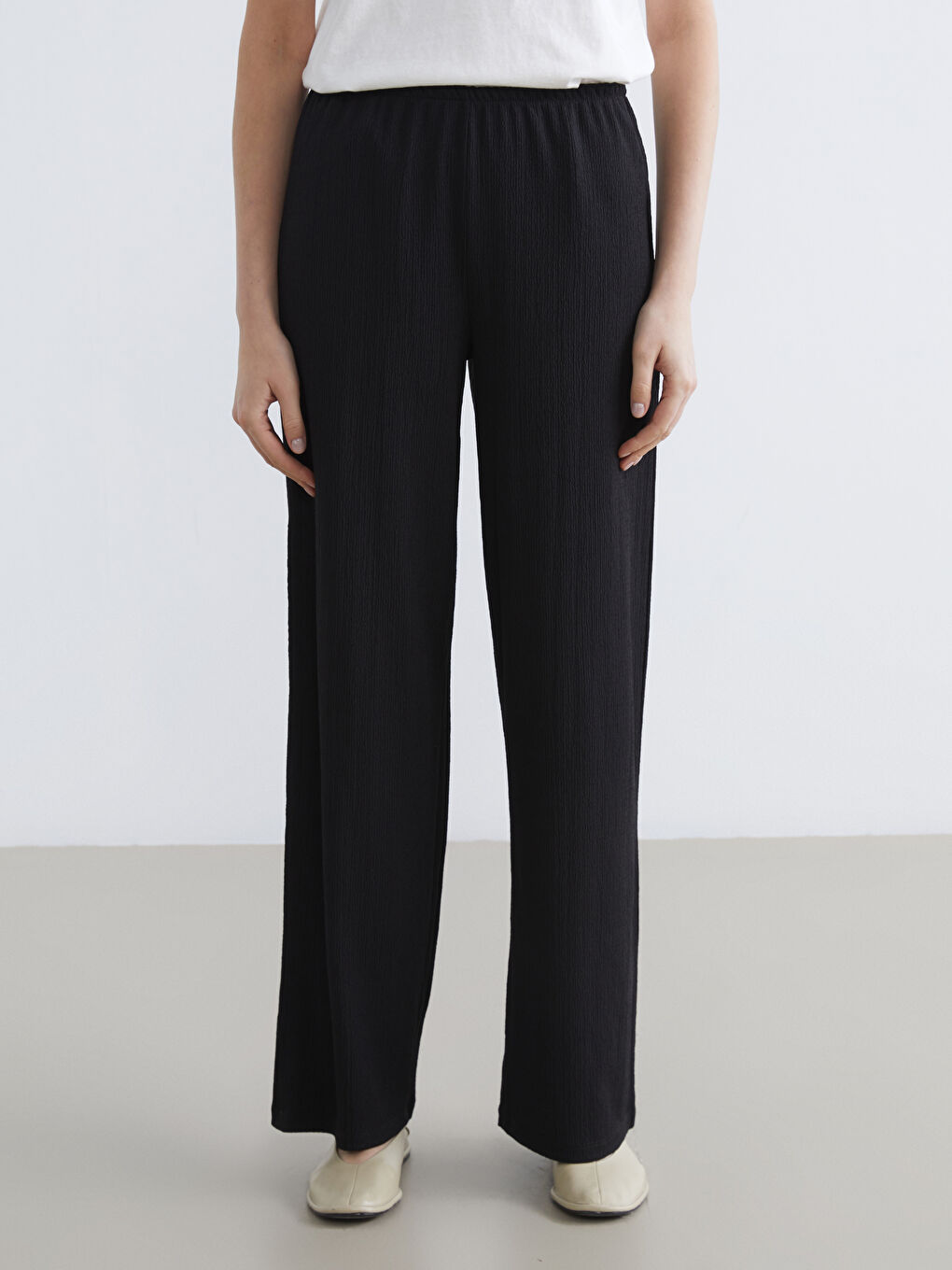 Siyah Beli Lastikli Dokulu Kadın Pantolon-1