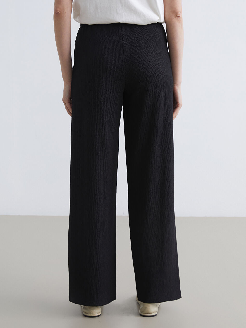 Siyah Beli Lastikli Dokulu Kadın Pantolon-3