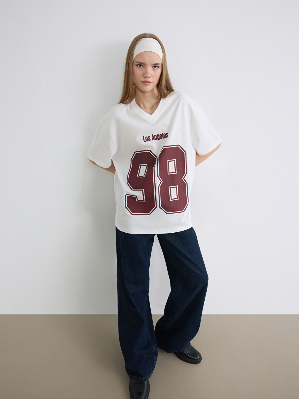 V-Neck Oversized Women's T-Shirt with Los Angeles Print