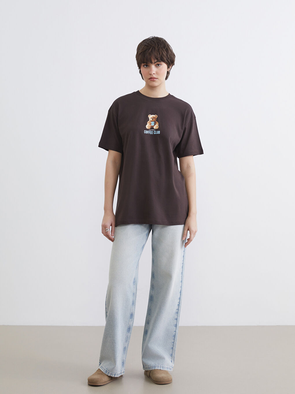 Kahverengi Bisiklet Yaka Ayı Teddy Baskılı Kadın Tişört-1