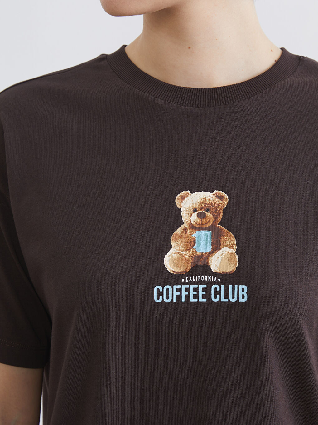 Kahverengi Bisiklet Yaka Ayı Teddy Baskılı Kadın Tişört-2