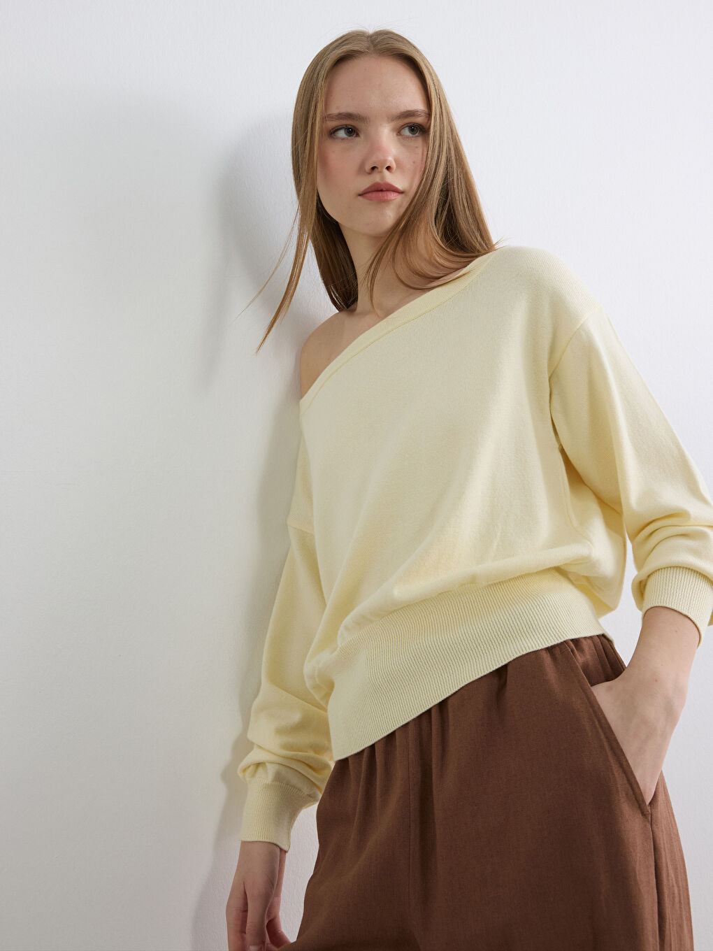 سترة تريكو بياقة سلاش للنساء