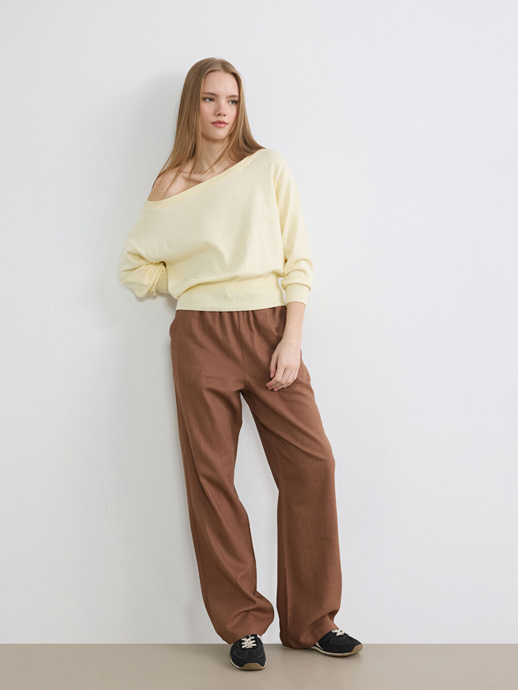 سترة تريكو بياقة سلاش للنساء-1