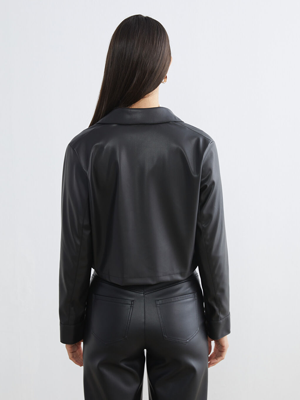 Siyah Gömlek Yaka Kadın Deri Görünümlü Ceket-3