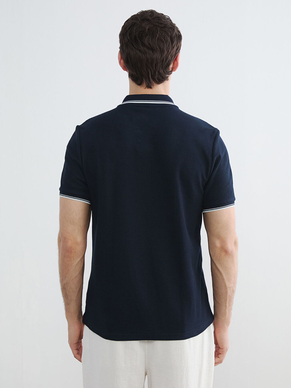 تي شيرت رجالي بياقة بولو من قماش بيكيه-3