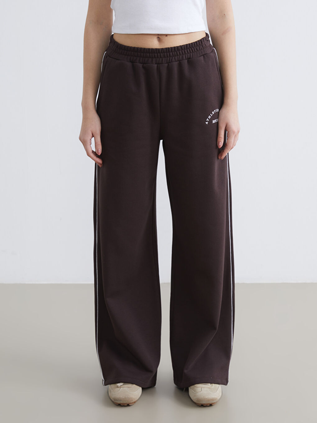 Kahverengi Athletics Baskılı Kadın Kalın Eşofman Altı-1