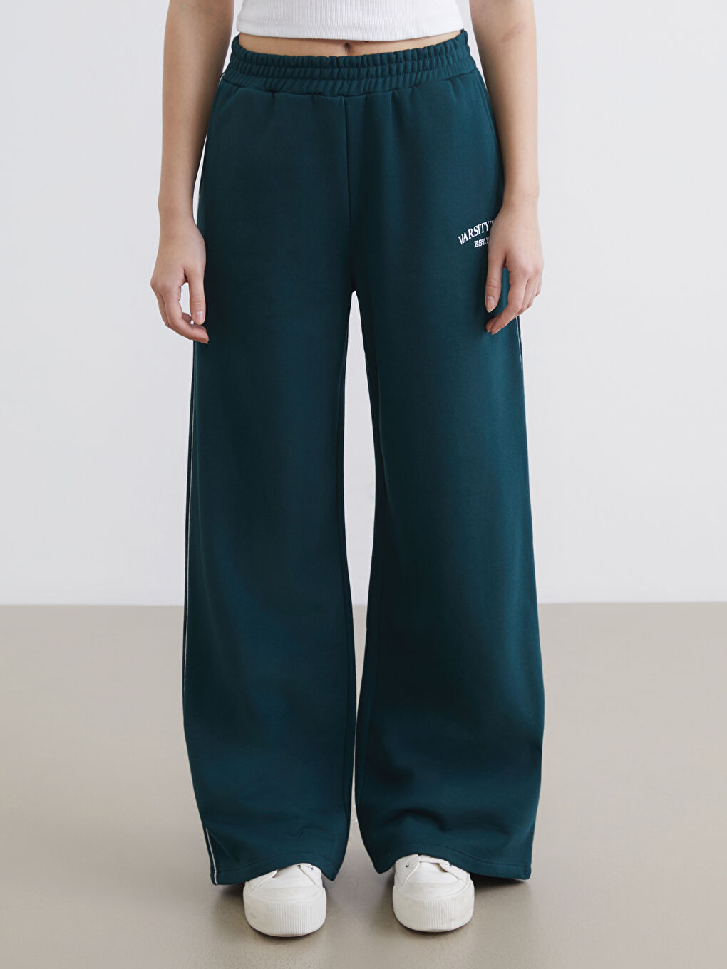 Woman GREEN Sweatpants-1