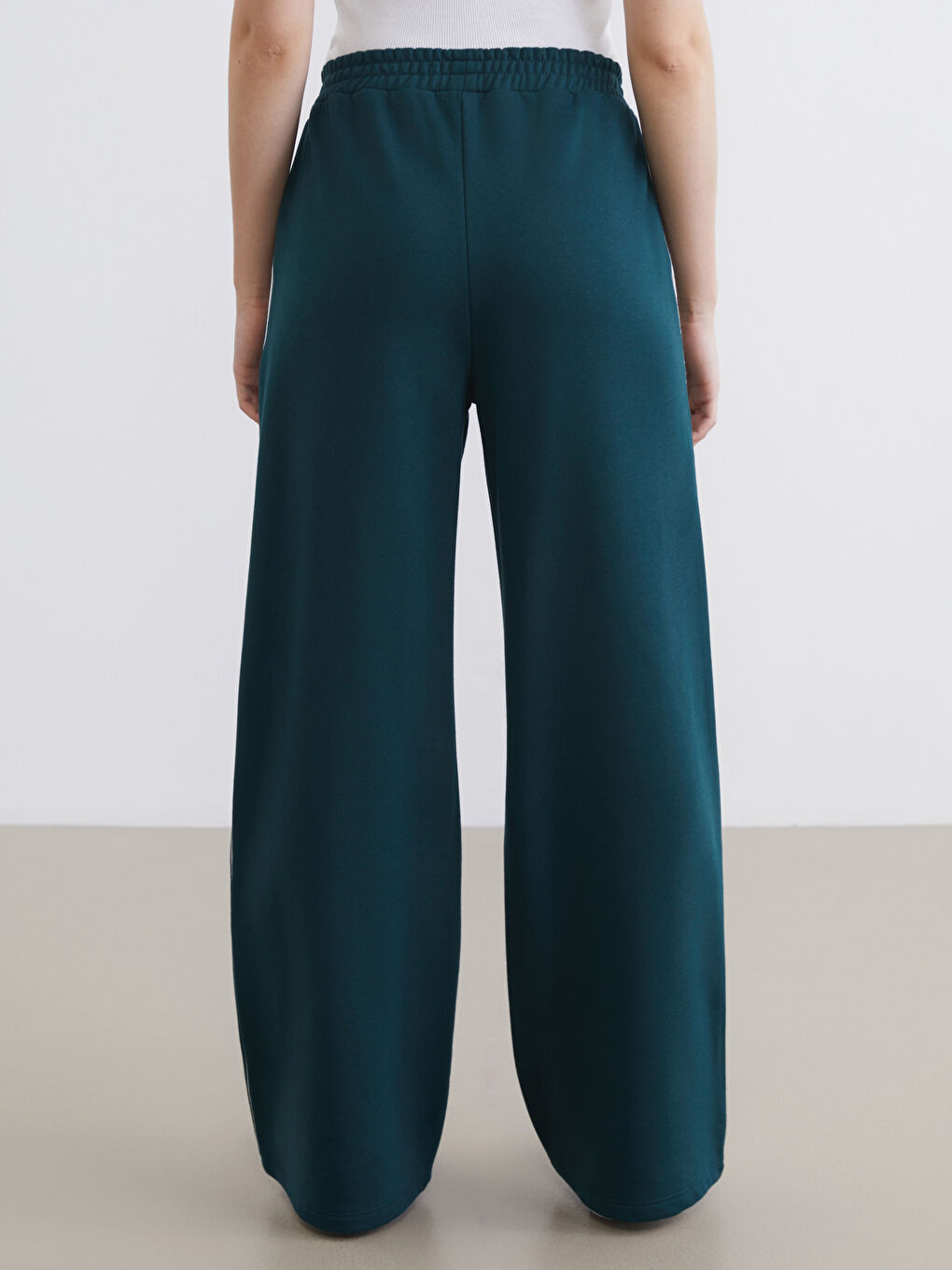 Woman GREEN Sweatpants-3