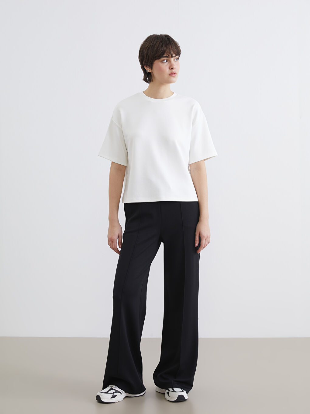 Siyah Beli Lastikli Geniş Paça Kadın Eşofman Altı	