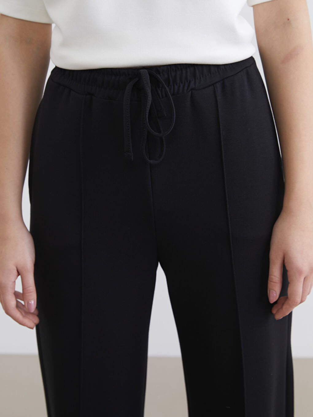 Siyah Beli Lastikli Geniş Paça Kadın Eşofman Altı	-2