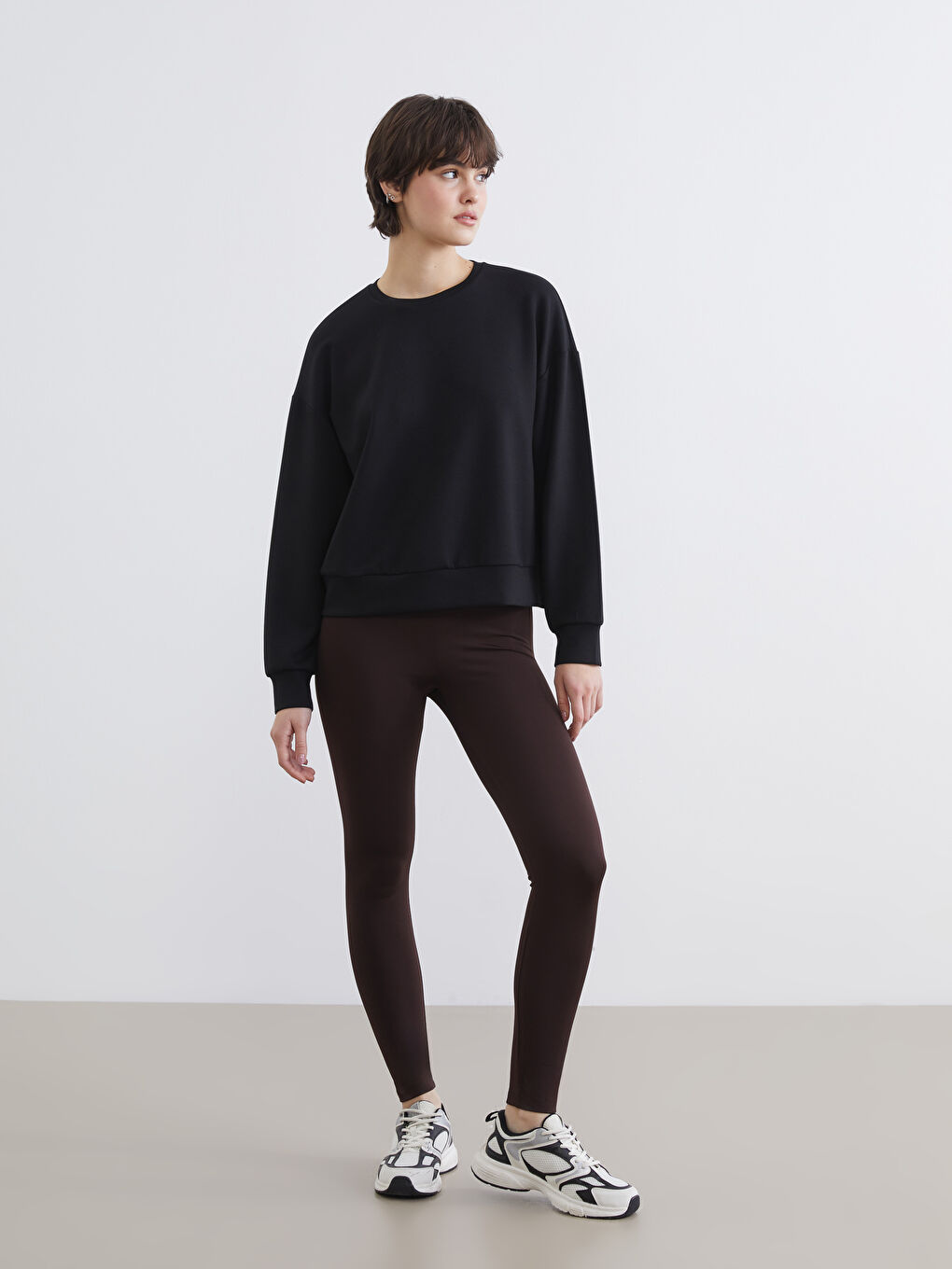 Siyah Bisiklet Yaka Soft Touch Kadın Sweatshirt-1