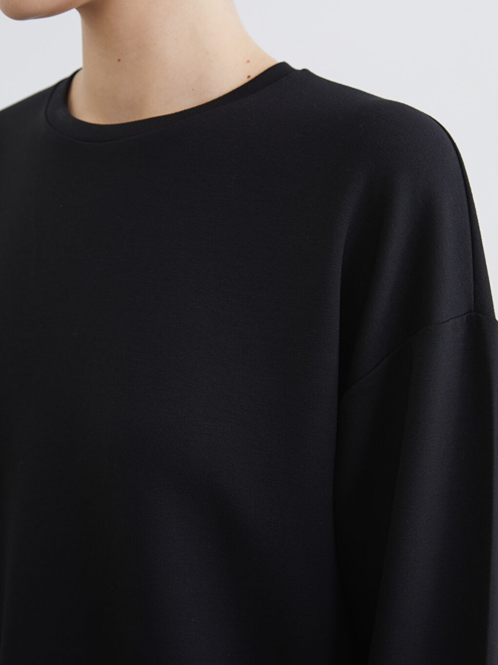 Siyah Bisiklet Yaka Soft Touch Kadın Sweatshirt-2