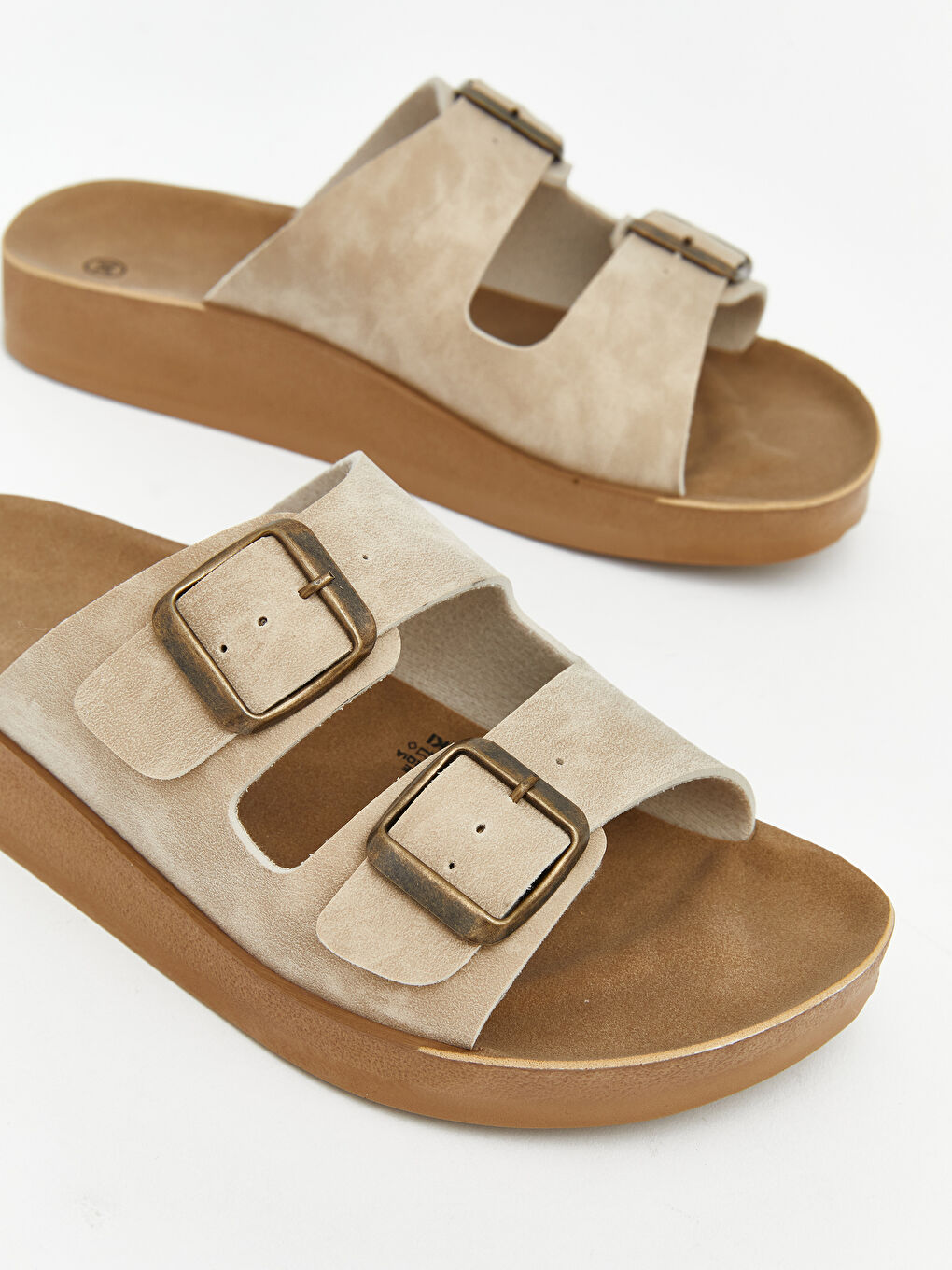 Bej  Çift Bantlı Tokalı Kadın Terlik-2