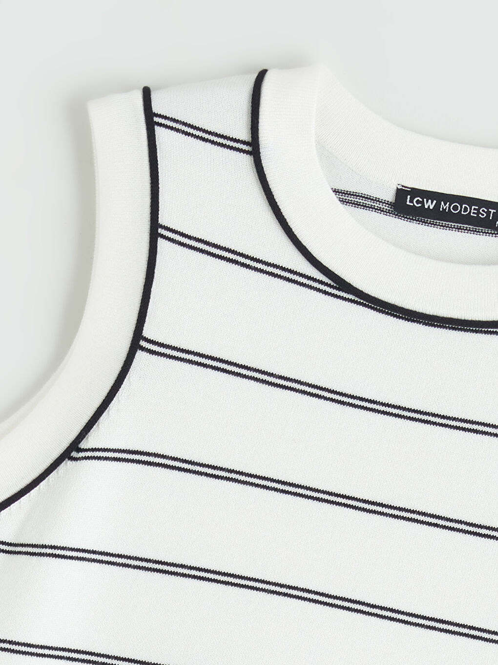 Свитер-жилет из трикотажа с круглым вырезом и полосатым узором для женщин-5