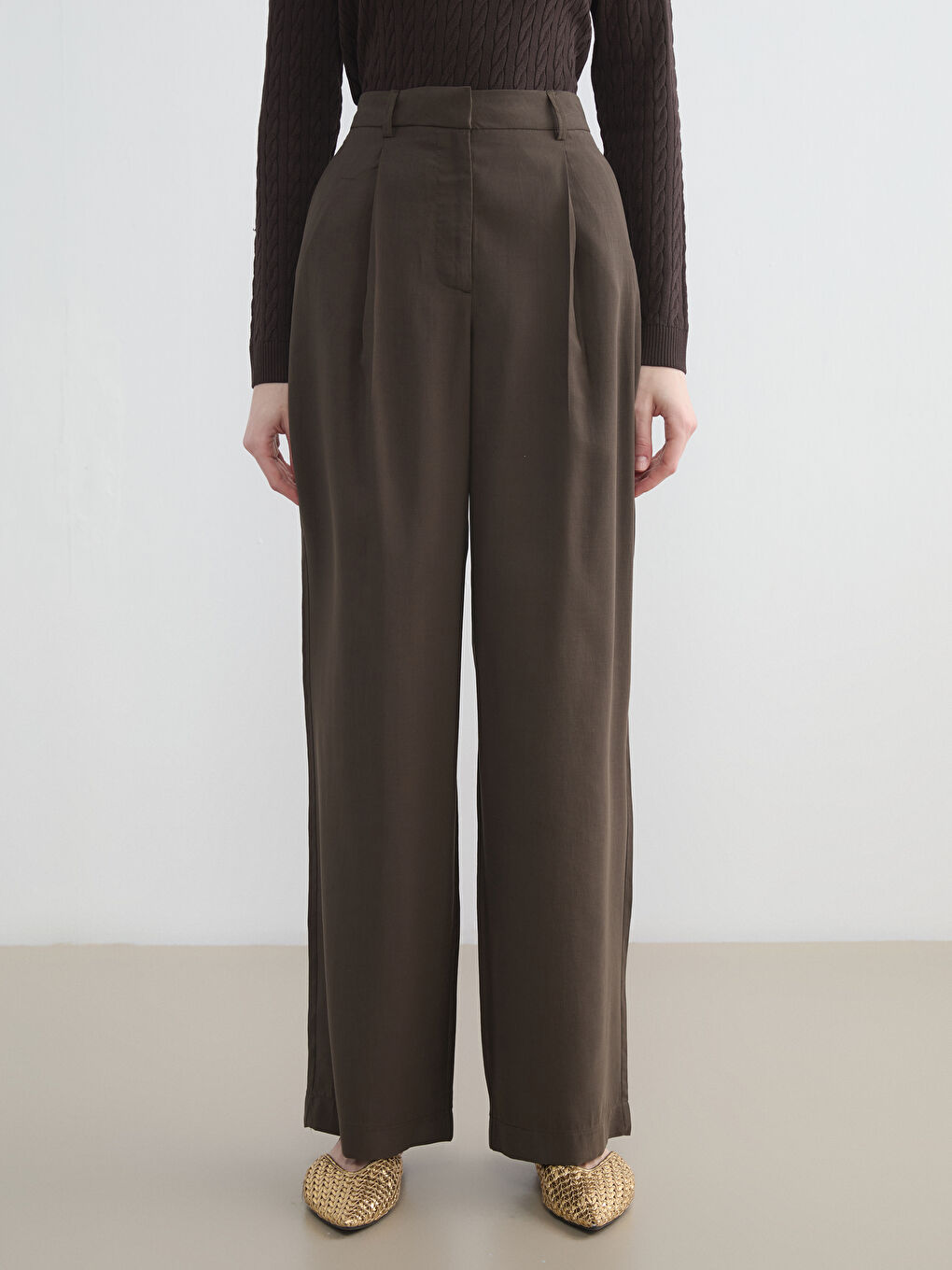 Haki Geniş Paça Pileli Kadın Kumaş Pantolon-1