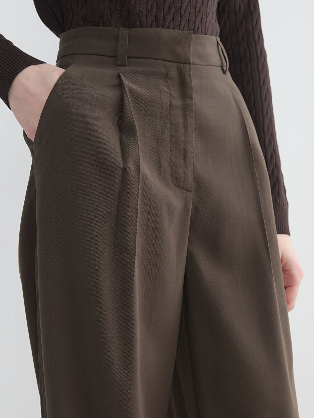 Haki Geniş Paça Pileli Kadın Kumaş Pantolon-2