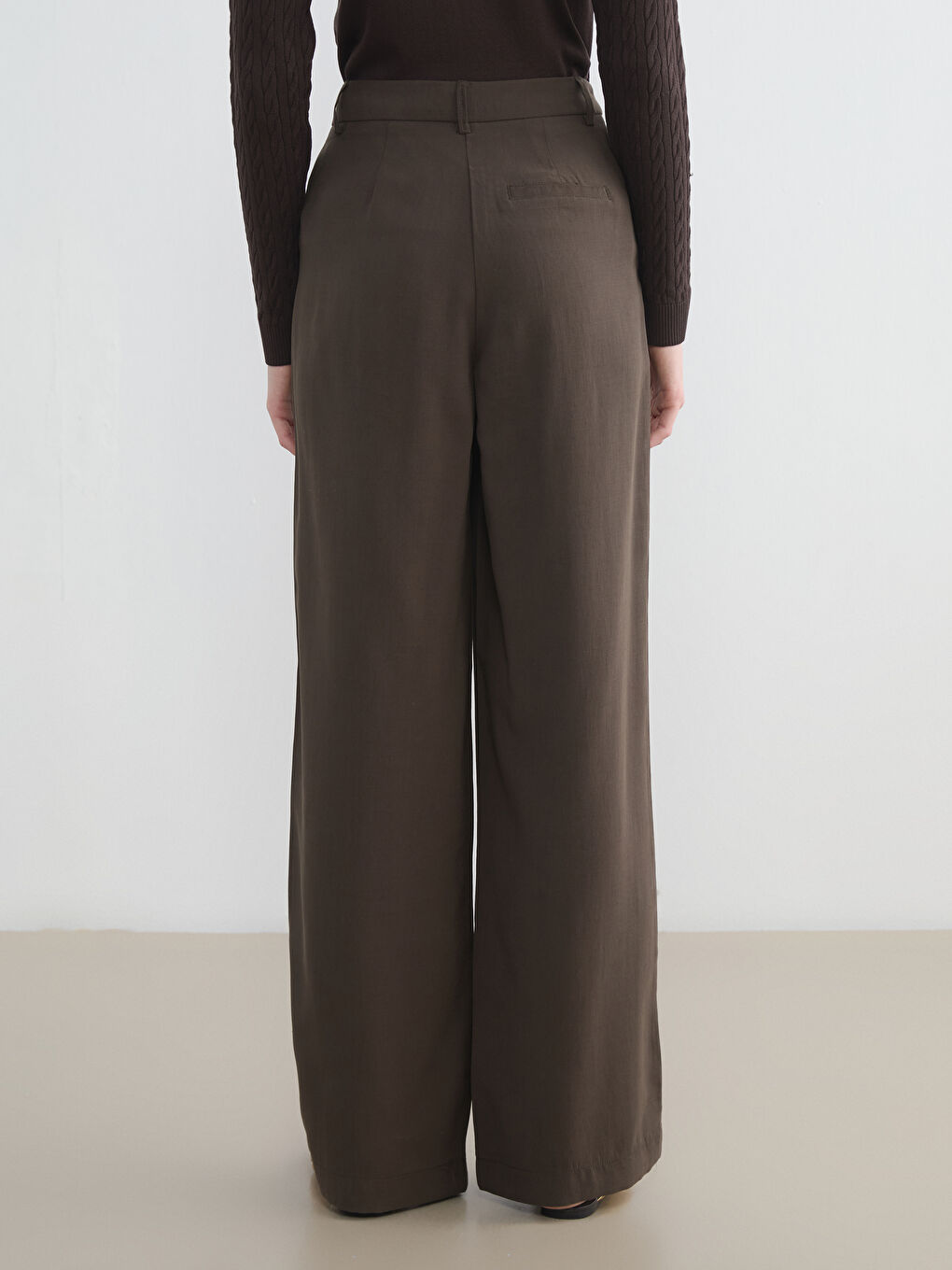 Haki Geniş Paça Pileli Kadın Kumaş Pantolon-3