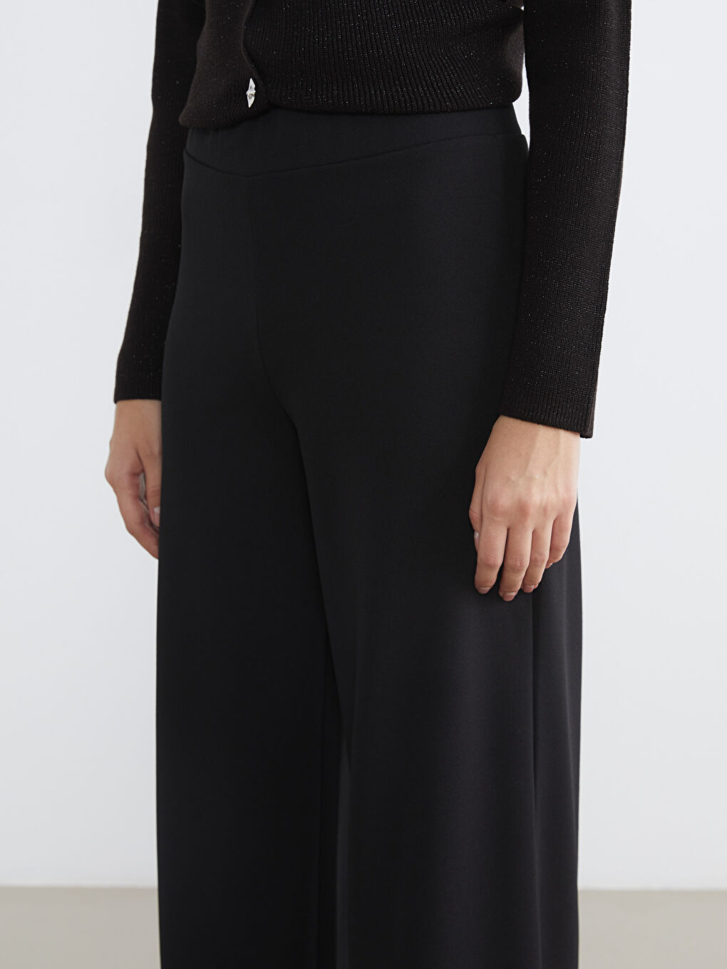 Siyah Beli Lastikli Geniş Paça Kadın Pantolon-2