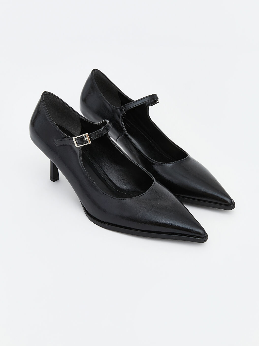Siyah Sivri Burun Kadın Topuklu Ayakkabı