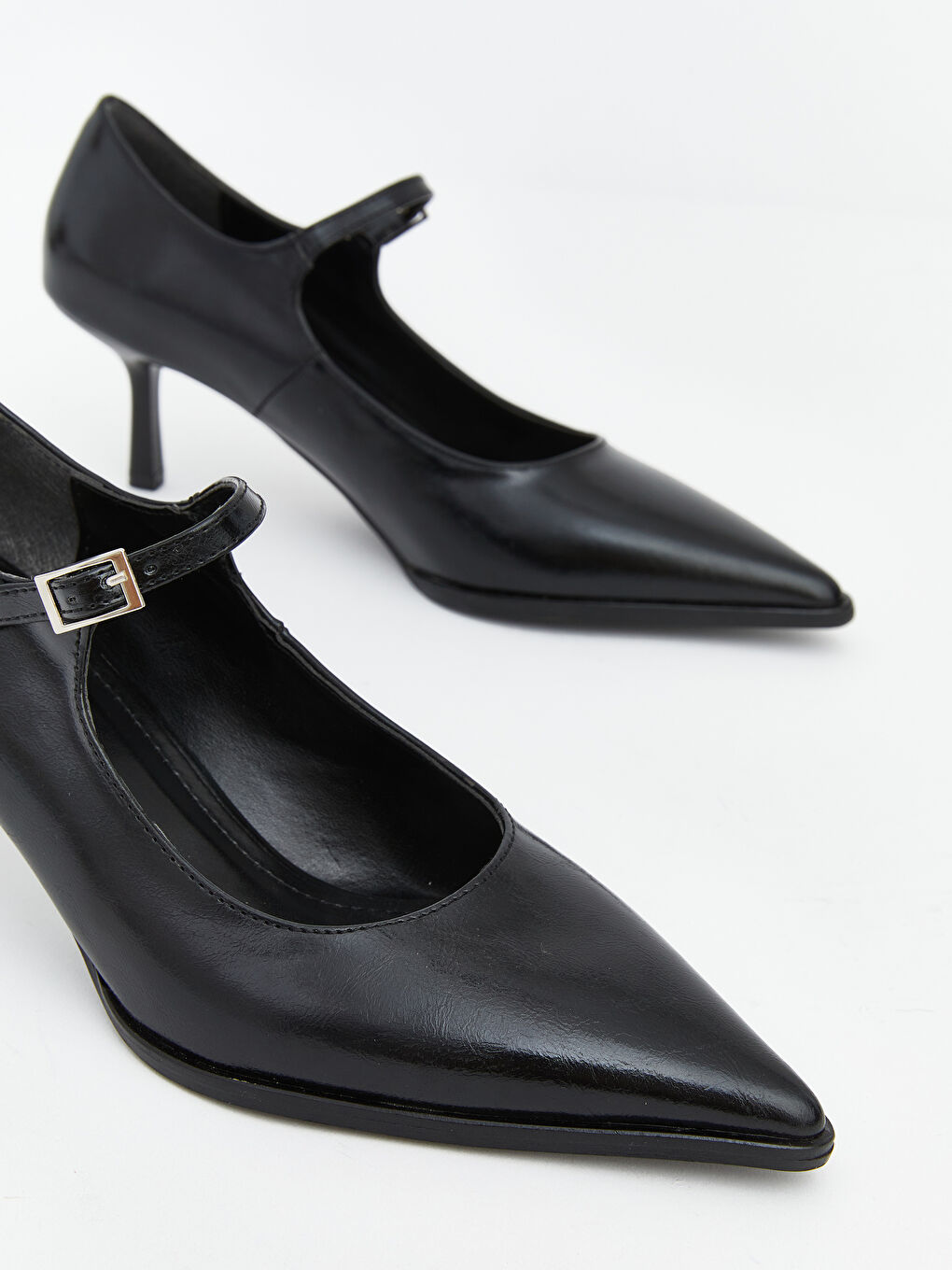 Siyah Sivri Burun Kadın Topuklu Ayakkabı-2