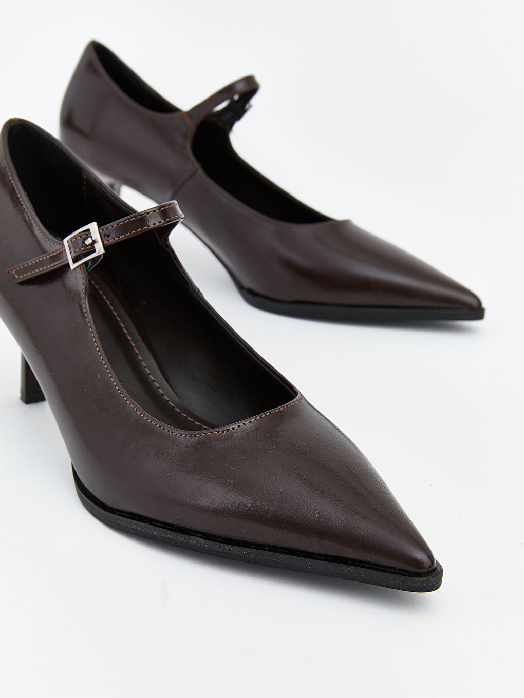 Kahverengi Sivri Burun Kadın Topuklu Ayakkabı-2