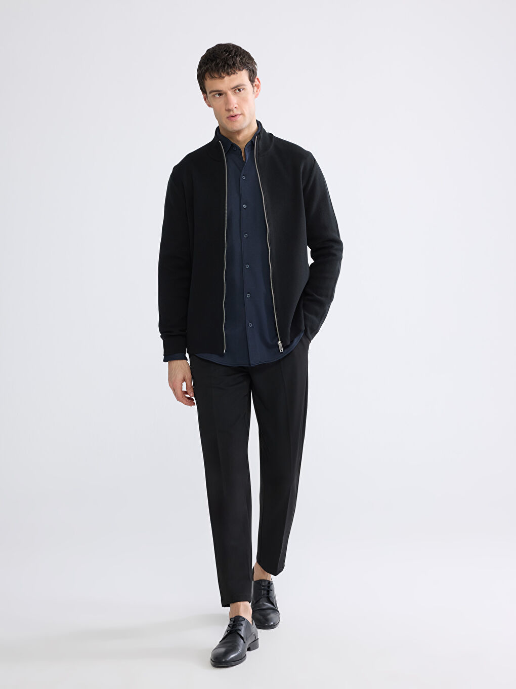 Siyah Standart Kalıp Dik Yaka Erkek Triko Hırka-1