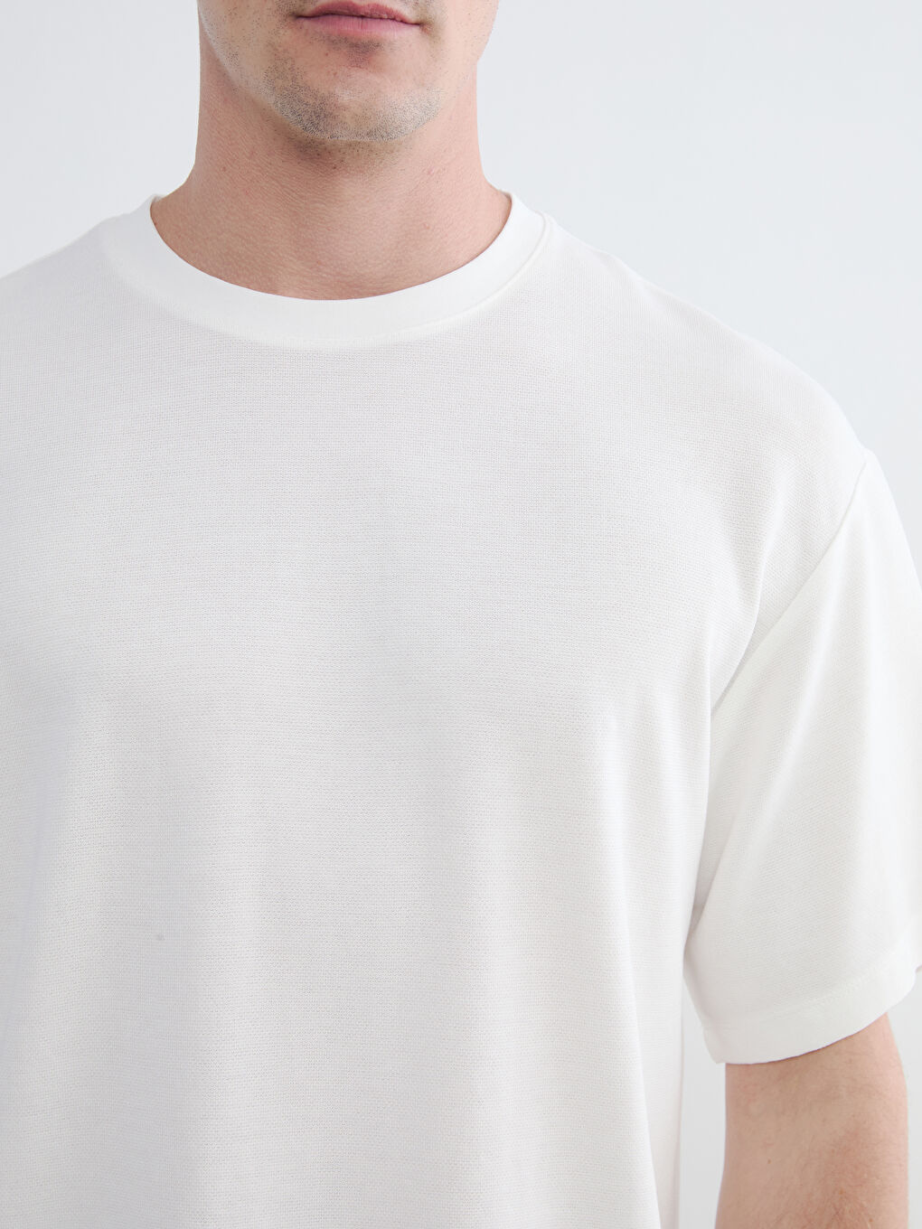 Beyaz Bisiklet Yaka Erkek Tişört-2