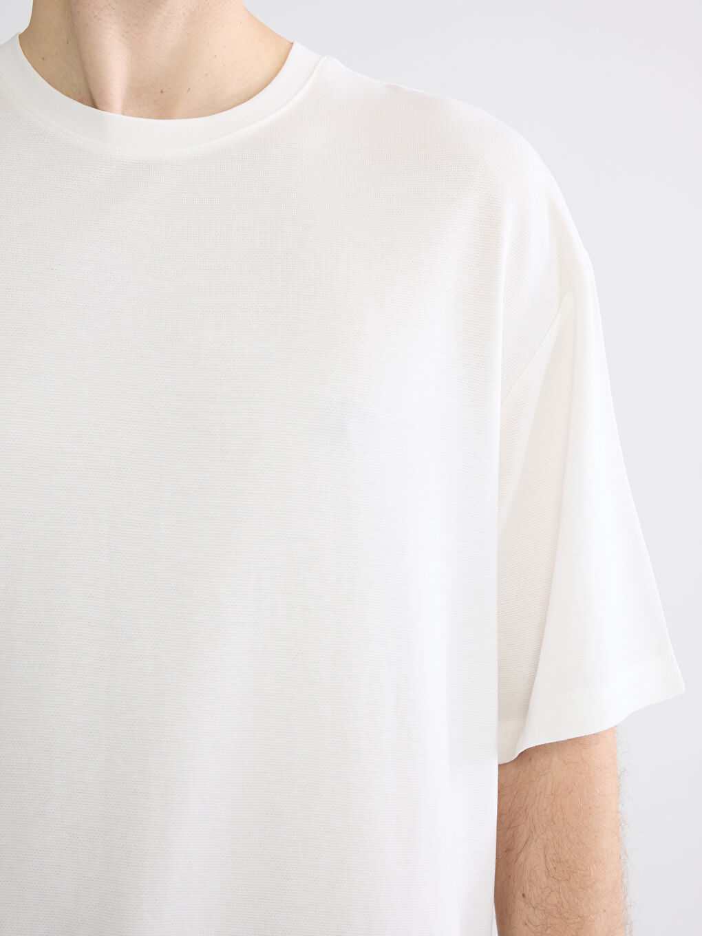 Beyaz Bisiklet Yaka Erkek Tişört-2