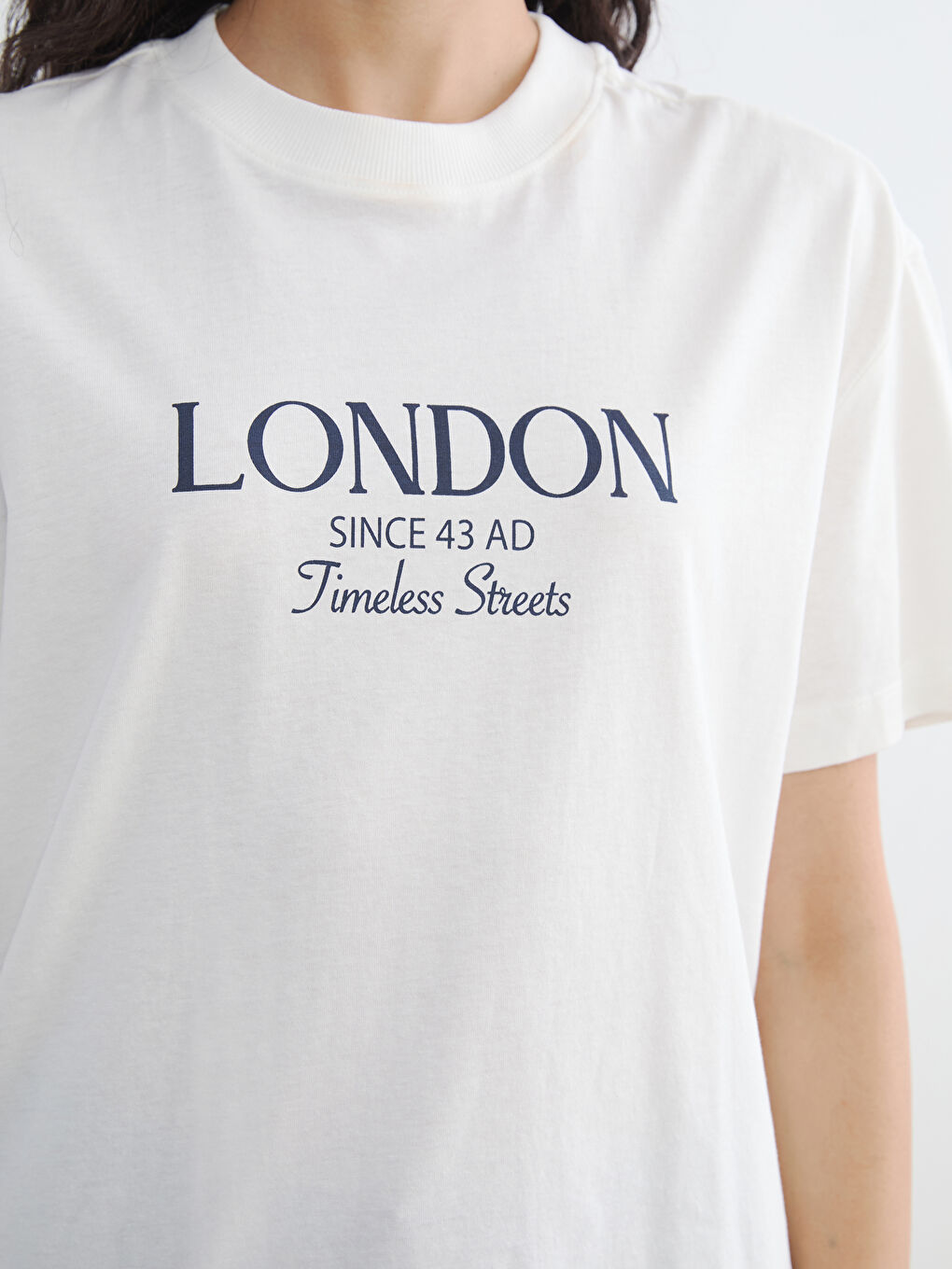 მრგვალი საყელო London ნაბეჭდი ქალების მაისური-2