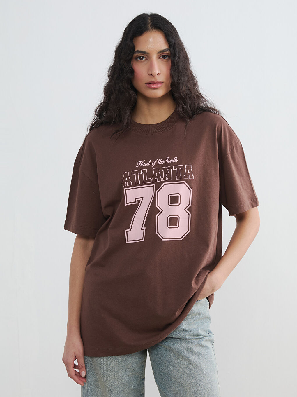 Женская футболка с круглым вырезом и принтом «Atlanta»